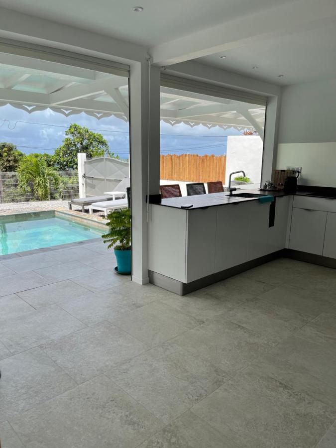 Les Appart Villa Sunbay Caraibes Avec Piscine Privative Vue Mer Et Montagne Le François Exteriör bild